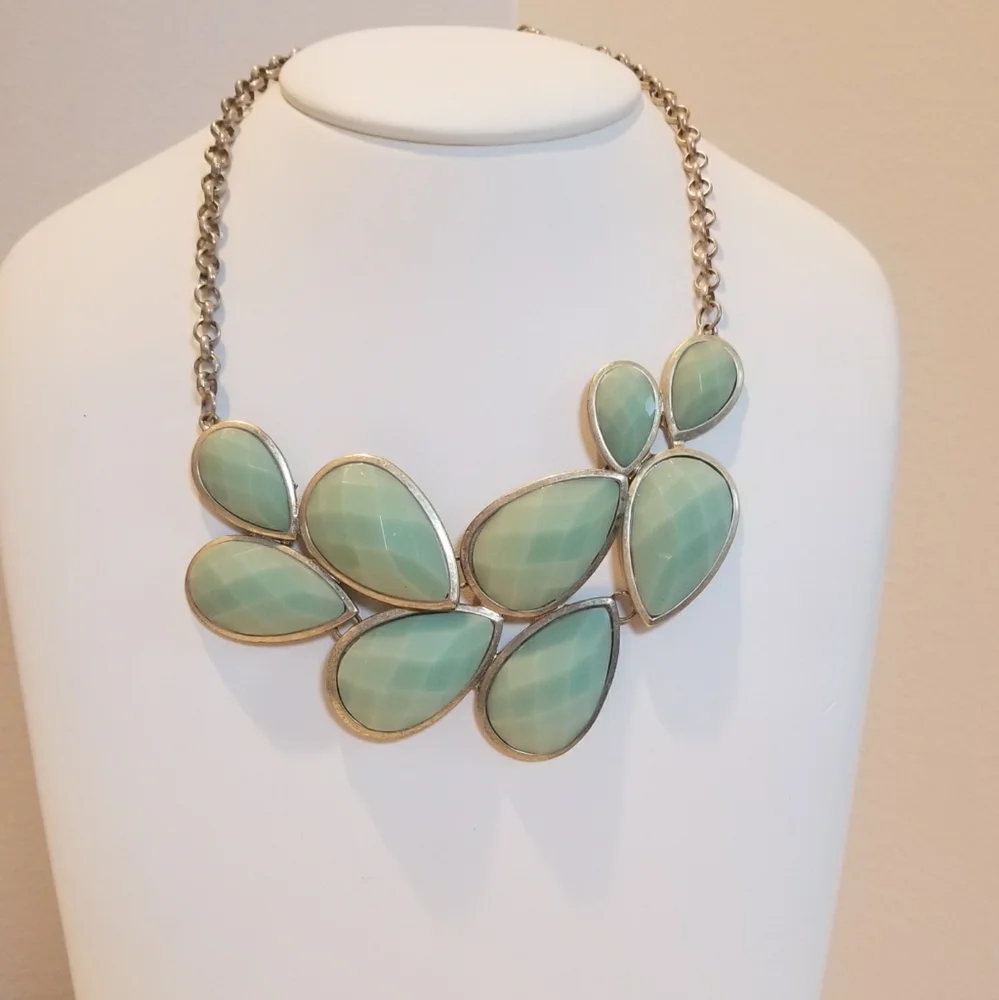 Charming Charlie Mint Green leaf necklace - Picture 1 of 9